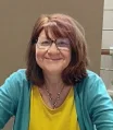 Portrait de Dominique Charpentier, souriante